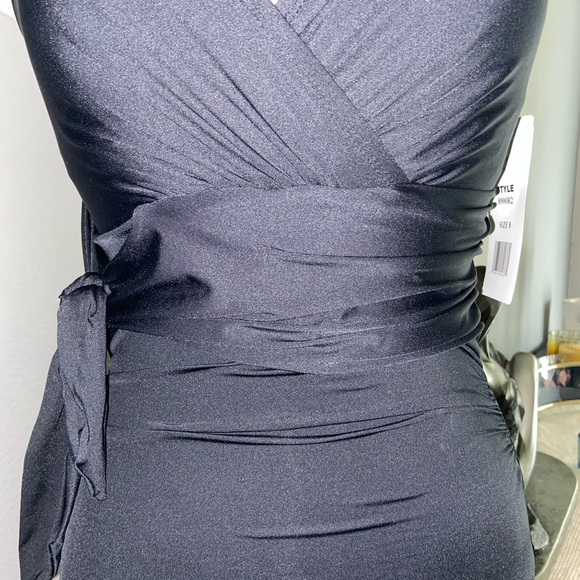 Penbrooke sleek women’s swimwear - Picture 15 of 16